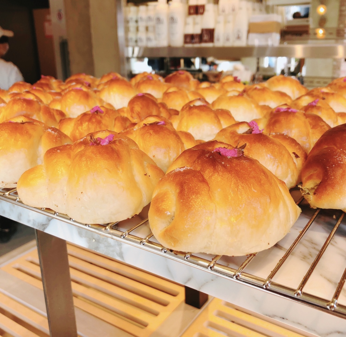 トリュフベーカリー広尾店がオープン Sakura塩パン が絶品でした パンめぐ ぱんめぐ パンメグ