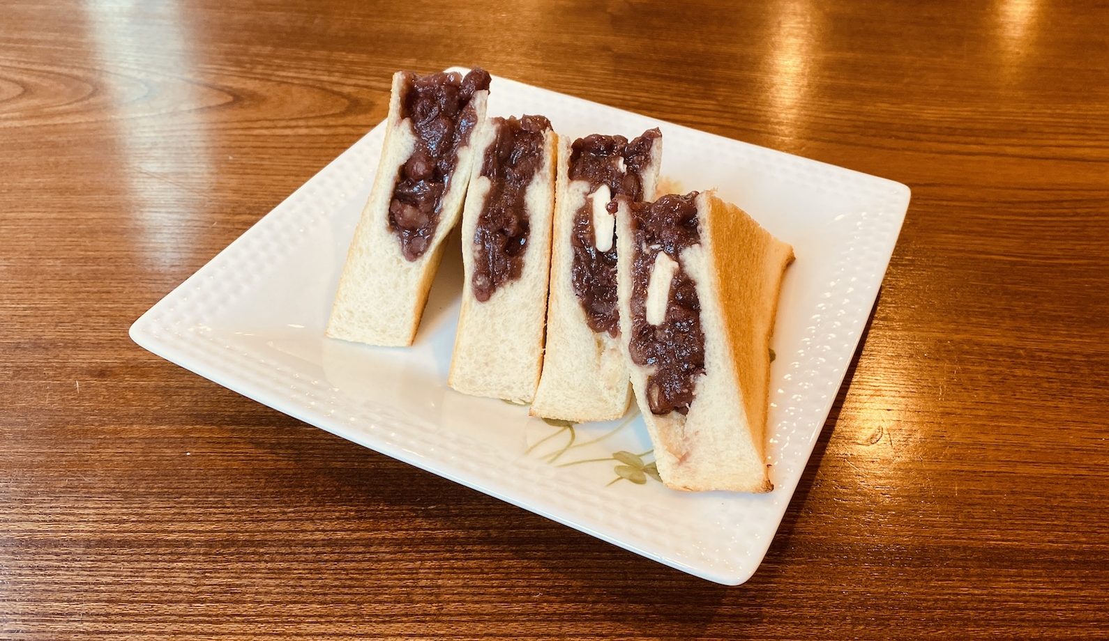 メニューには物語がある 銀座 茶時ひねりや でしか食べられない 感動的なあんこトースト パンめぐ ぱんめぐ パンメグ